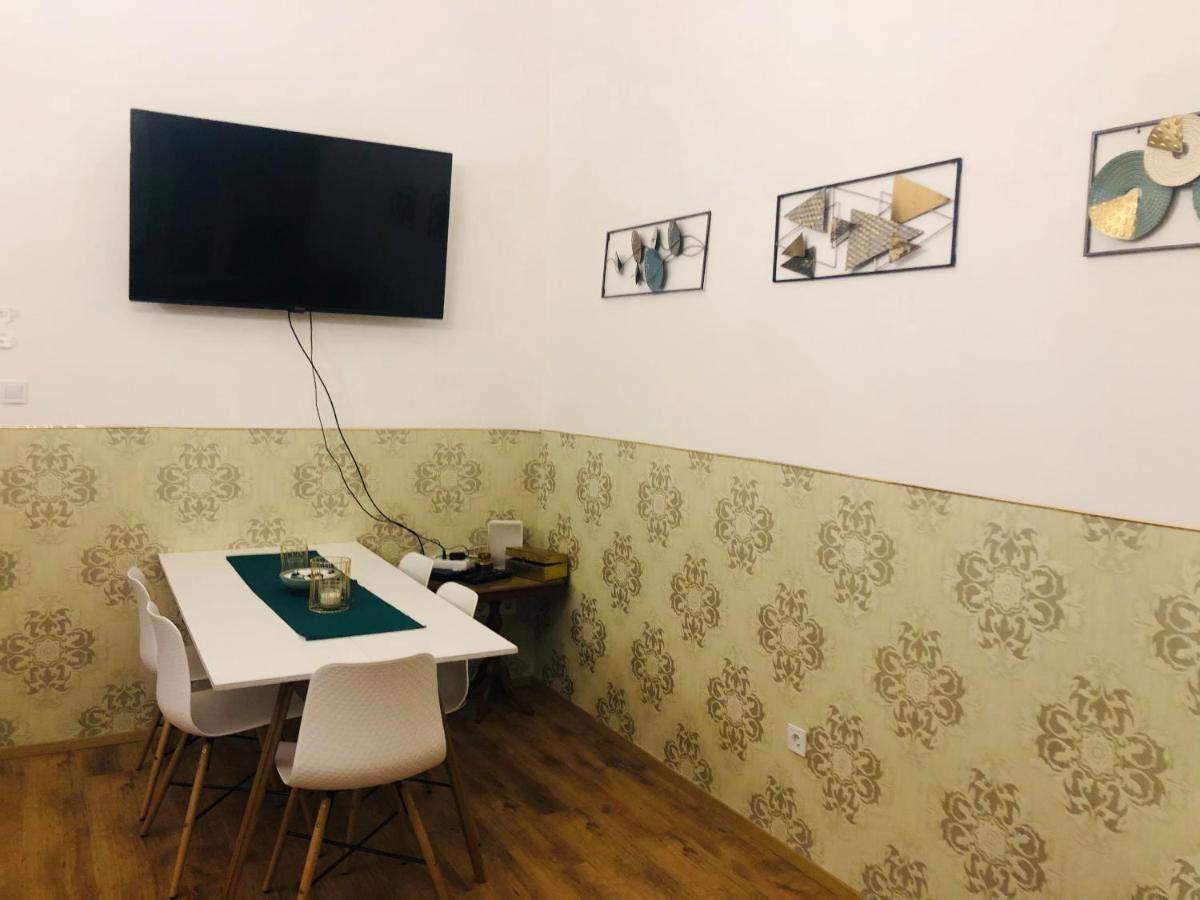 Modern Classic On Kiraly Budapest Bagian luar foto